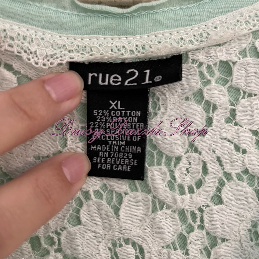 Rue21 Mint Green Knit V-Neck Short Sleeve T-Shirt XL Lace Pocket  Pullover - Picture 2 of 7